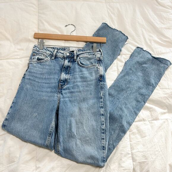 Zara High Rise Distressed Split Hem Jeans Light Wash Women’s Size 4 EUC - Picture 3 of 10